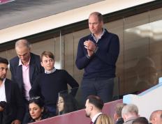 168体育-新闻报道-威廉王子造访阿斯顿维拉更衣室，并与队员-教练亲切交谈