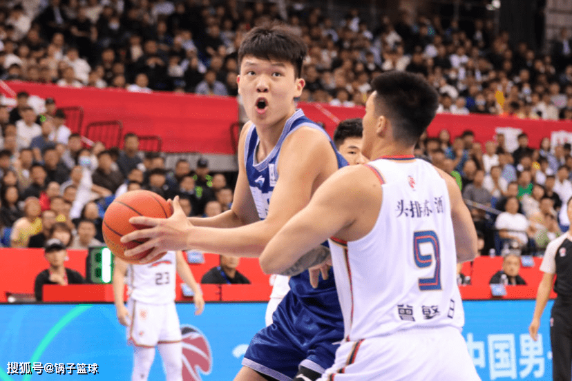 龙珠体育-华丽劈扣+钉板大帽-小约基奇秀懵前NBA联赛中锋 连续不断两双起点超姚明