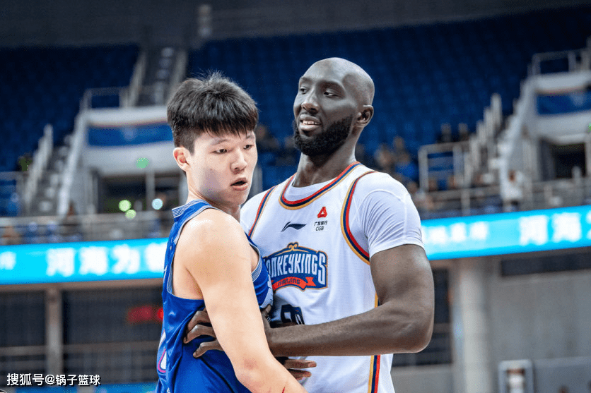 龙珠体育-华丽劈扣+钉板大帽-小约基奇秀懵前NBA联赛中锋 连续不断两双起点超姚明