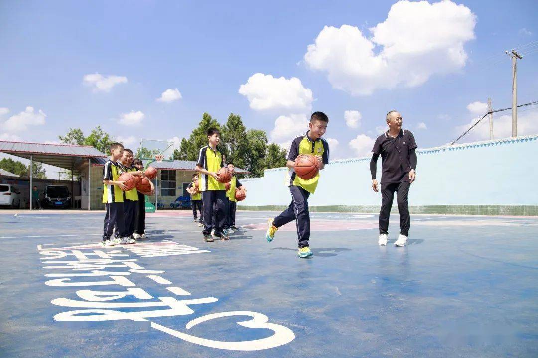 龙珠体育-NBA联赛传奇球星罗伯特·霍里来简阳啦-