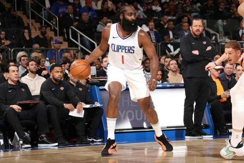 168体育-NBA -哈登首秀，快船不敌尼克斯原因分析，四巨头球权分配是关键