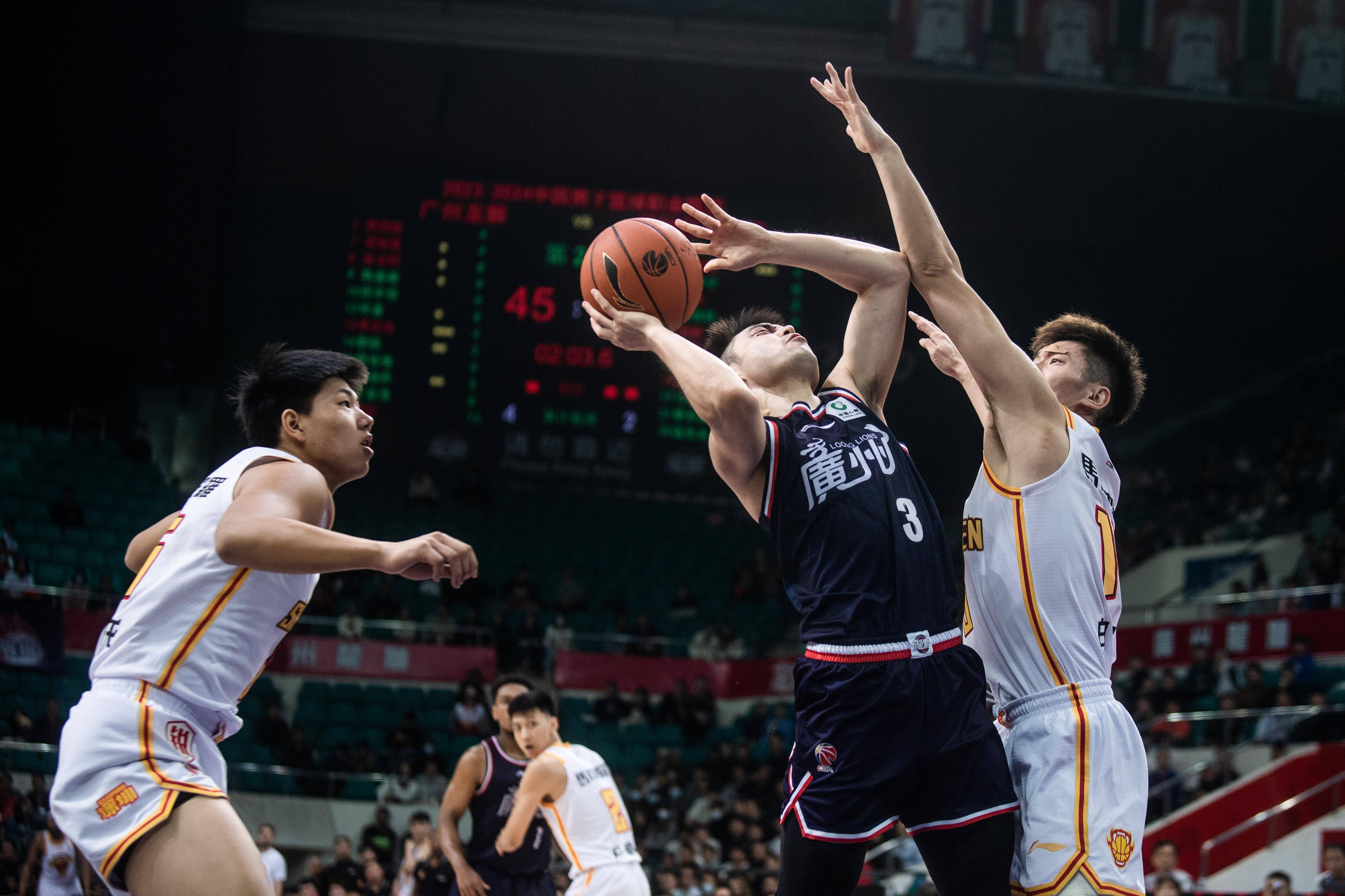 168体育-CBA萨林杰狂砍42分，深圳队客场逆转广州队