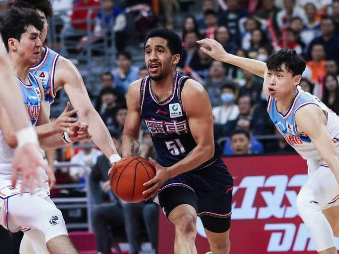 168体育-太适合广东队！NBA强力内线正式离队，朱芳雨要“重金”签下他？