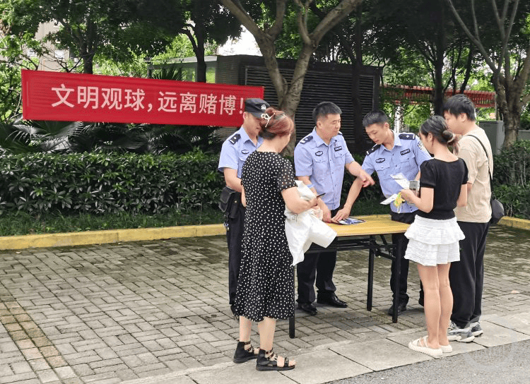 168体育-欧洲杯进行时 警方提醒：参与赌球违法